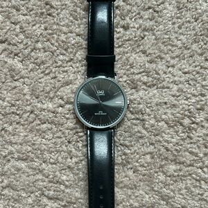 Q&Q unisex black/silver minimalist adjustable watch‎